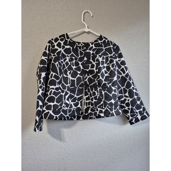 Linear Women's Petite Black/White Giraffe Print Cropped Jacket Medium - Picture 1 of 4